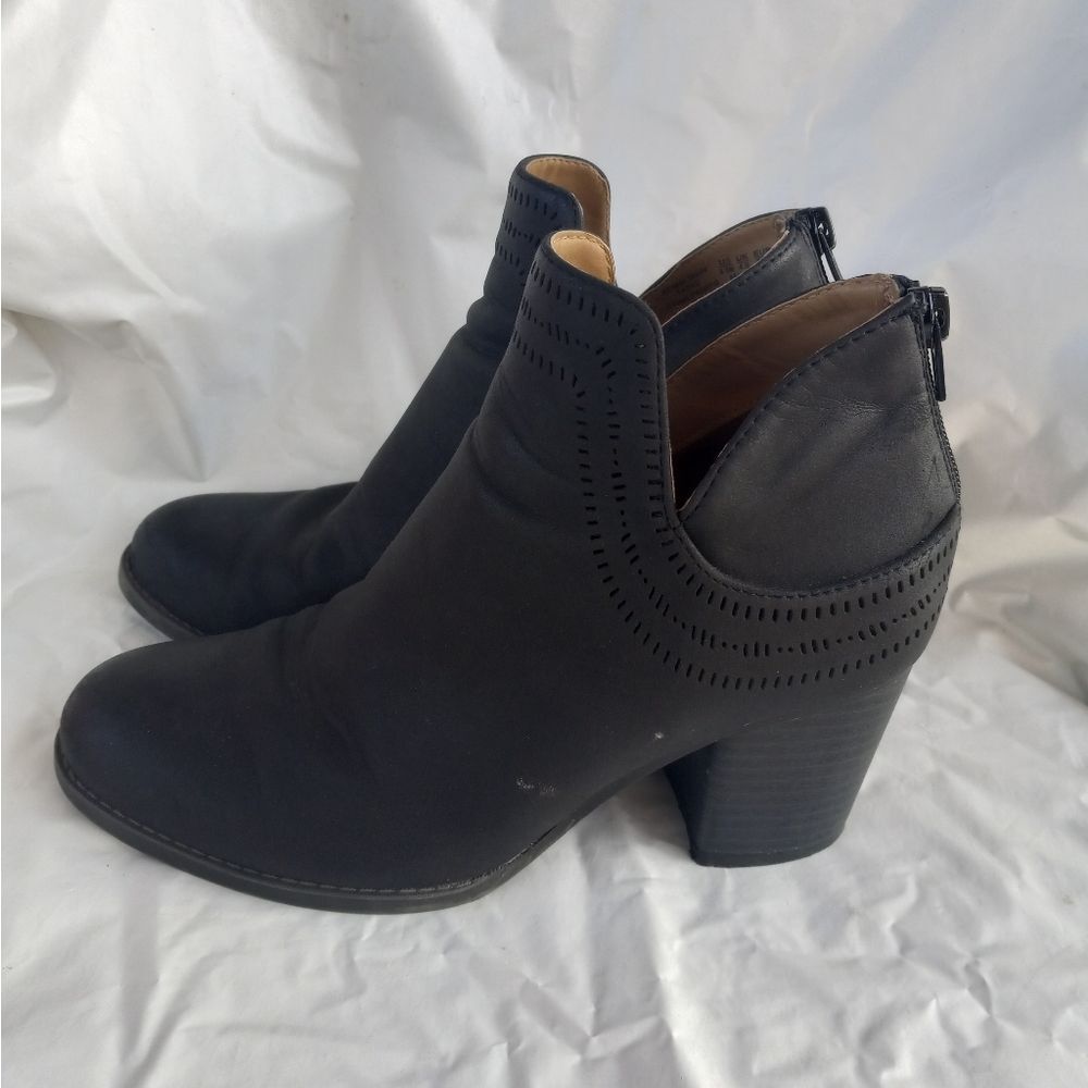 Natural Soul Black Ankle Boots Size 6.5
